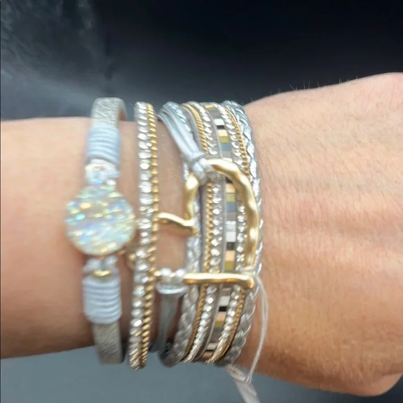 Elegant Silver and Gold Heart Bracelet Set - Picture 4 of 6